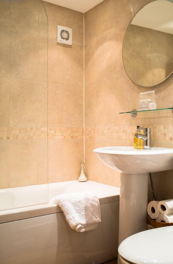 סירנססטר Cotswold Place מראה חיצוני תמונה
